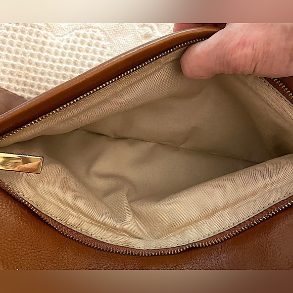 Tory Burch Suki Reva Clutch in Toffee Brown Leather, Excellent, Almost New! - Picture 8 of 11